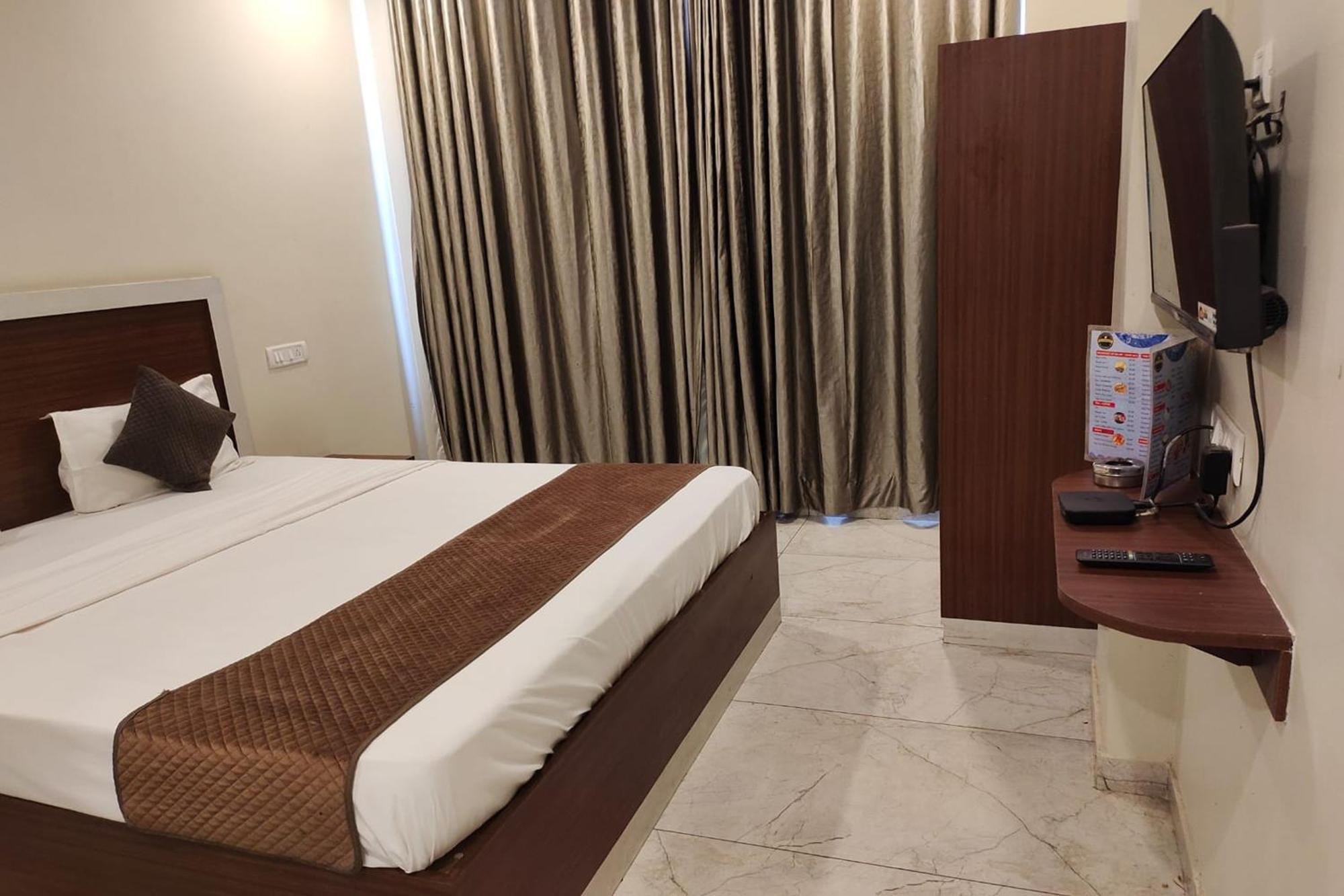 Le Blue Moon Hotel